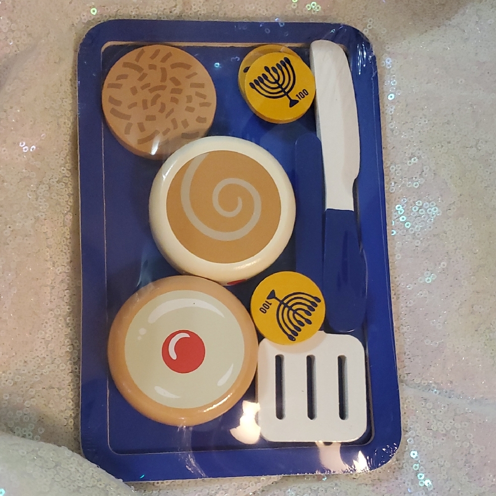 NWT Wooden Hanukkah Food Set Kitchen Cooking Playset w/ Menorah Gelt Coins